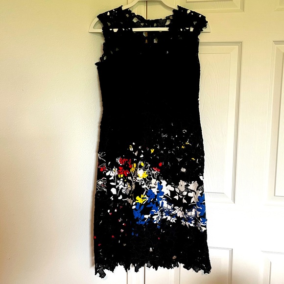 Elie Tahari Dresses & Skirts - Elie Tahari Tinley floral- black lace dress size 6
